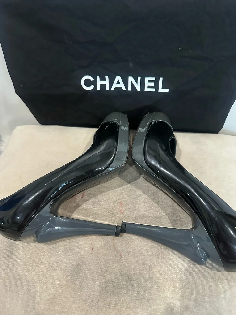 CHANEL pumps